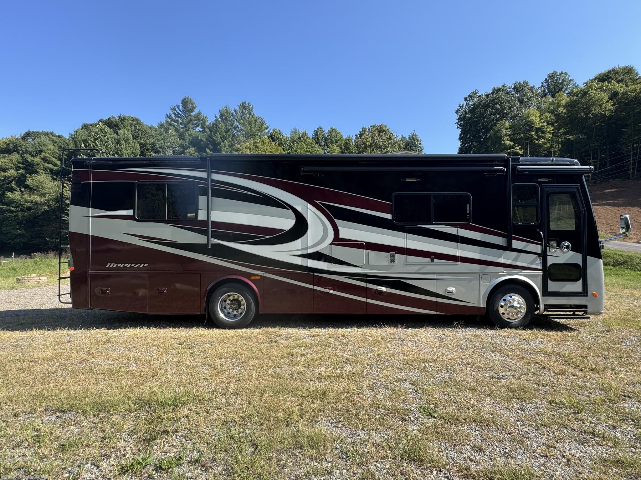 Used 2017 Tiffin Allegro Breeze 32BR available in Butler, Tennessee