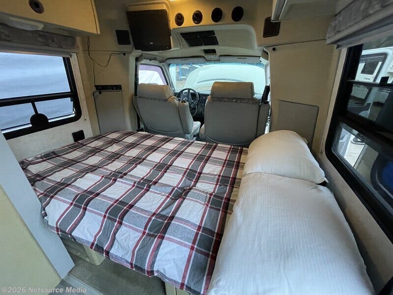 Used 2002 Winnebago Rialta 22QD available in Spring Valley, California
