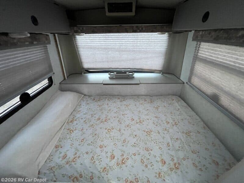 Used 2002 Winnebago Rialta 22QD available in Spring Valley, California