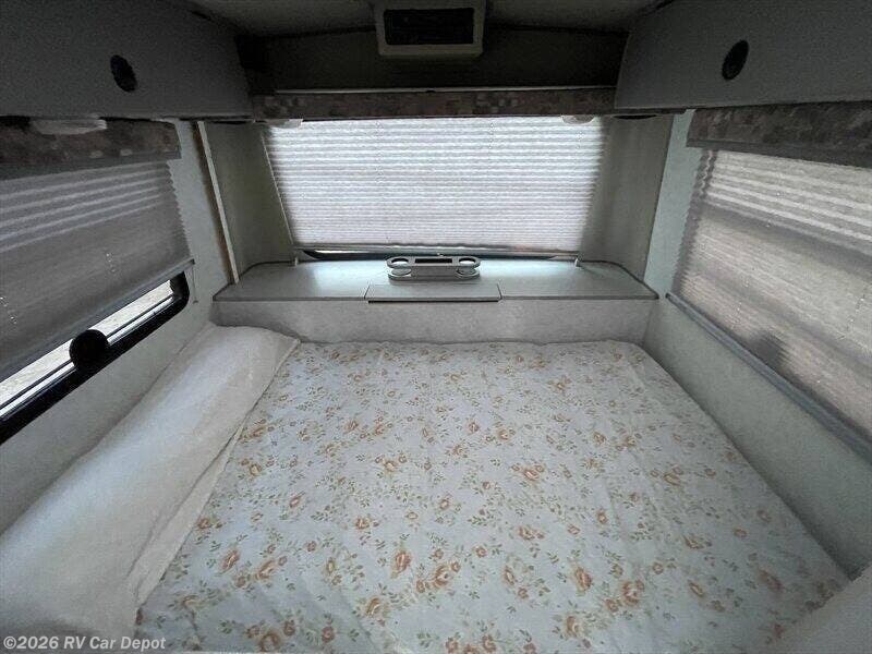 2004 Rialta 22HD by Winnebago from RV Car Depot in Spring Valley, California