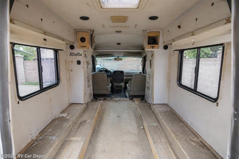 Used 2000 Winnebago Rialta available in Spring Valley, California