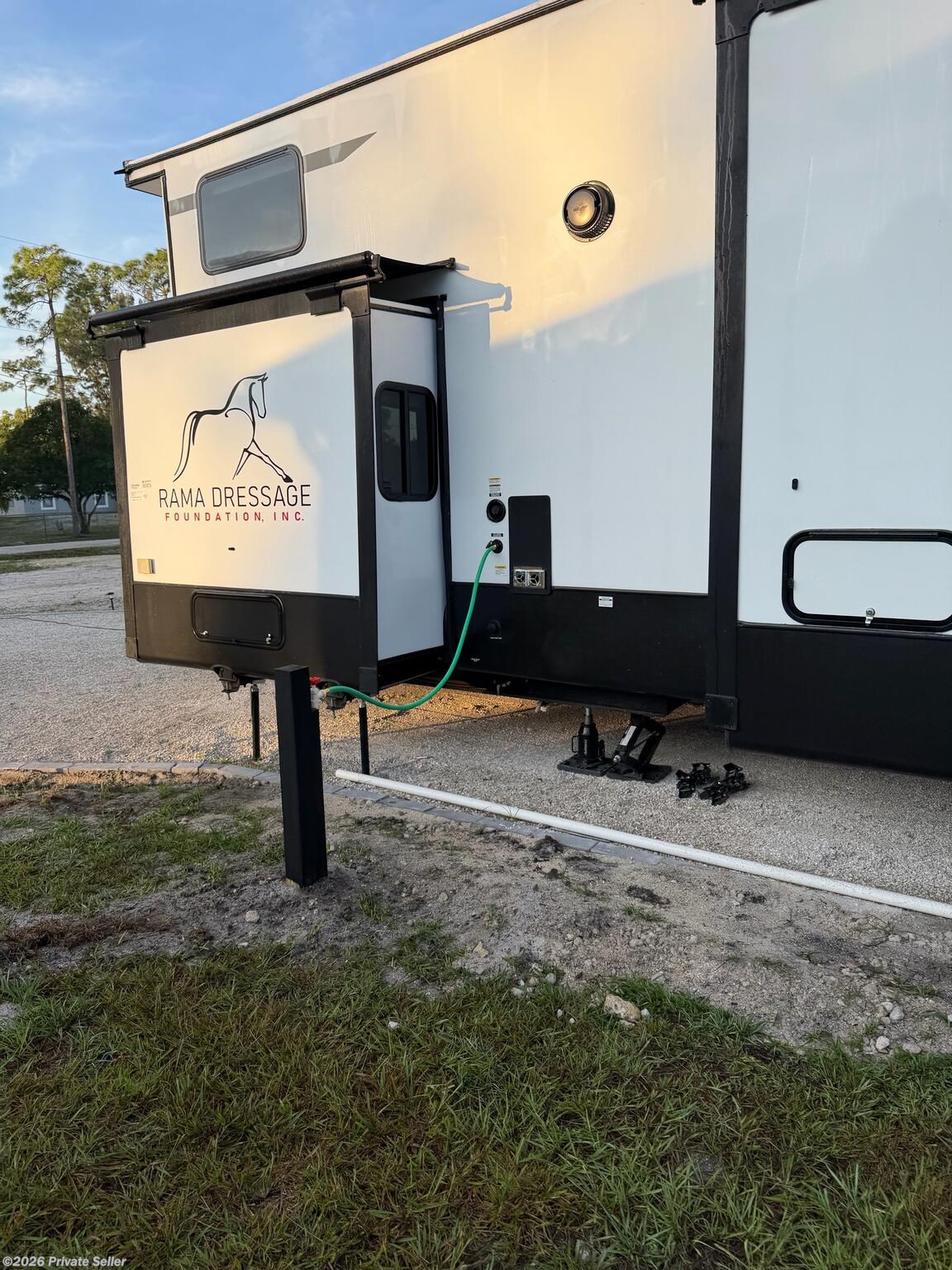 2024 Forest River Wildwood 44VIEW - Used Travel Trailer For Sale by For Sale By Owner in Loxahatchee, Florida