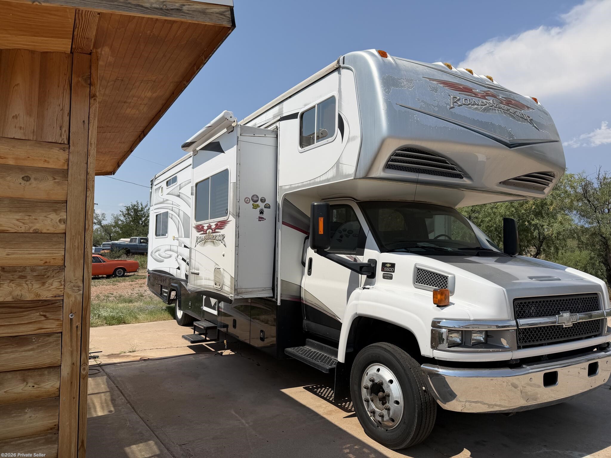 2009 Weekend Warrior Road Warrior RARE TOY HAULER - Used Class C For Sale by For Sale By Owner in Cottonwood, Arizona features Rear Ramp Door, Power Seats, Medicine Cabinet, Fold and Tumble Sofa, Refrigerator