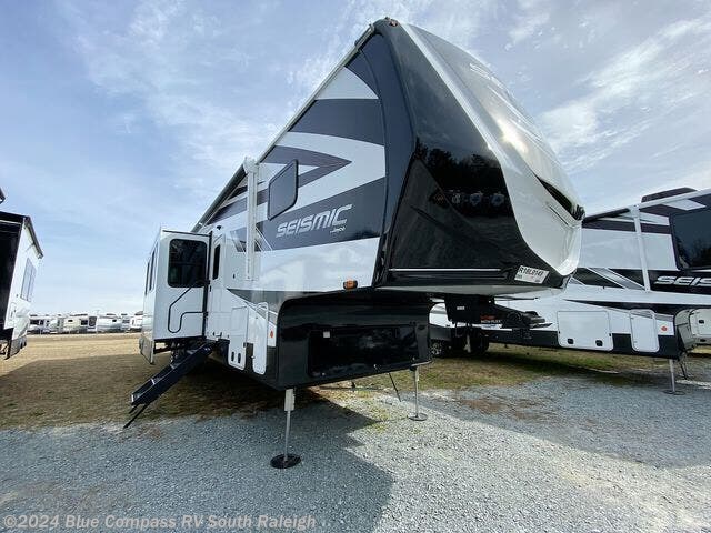 New 2024 Jayco Seismic 395 available in Benson, North Carolina