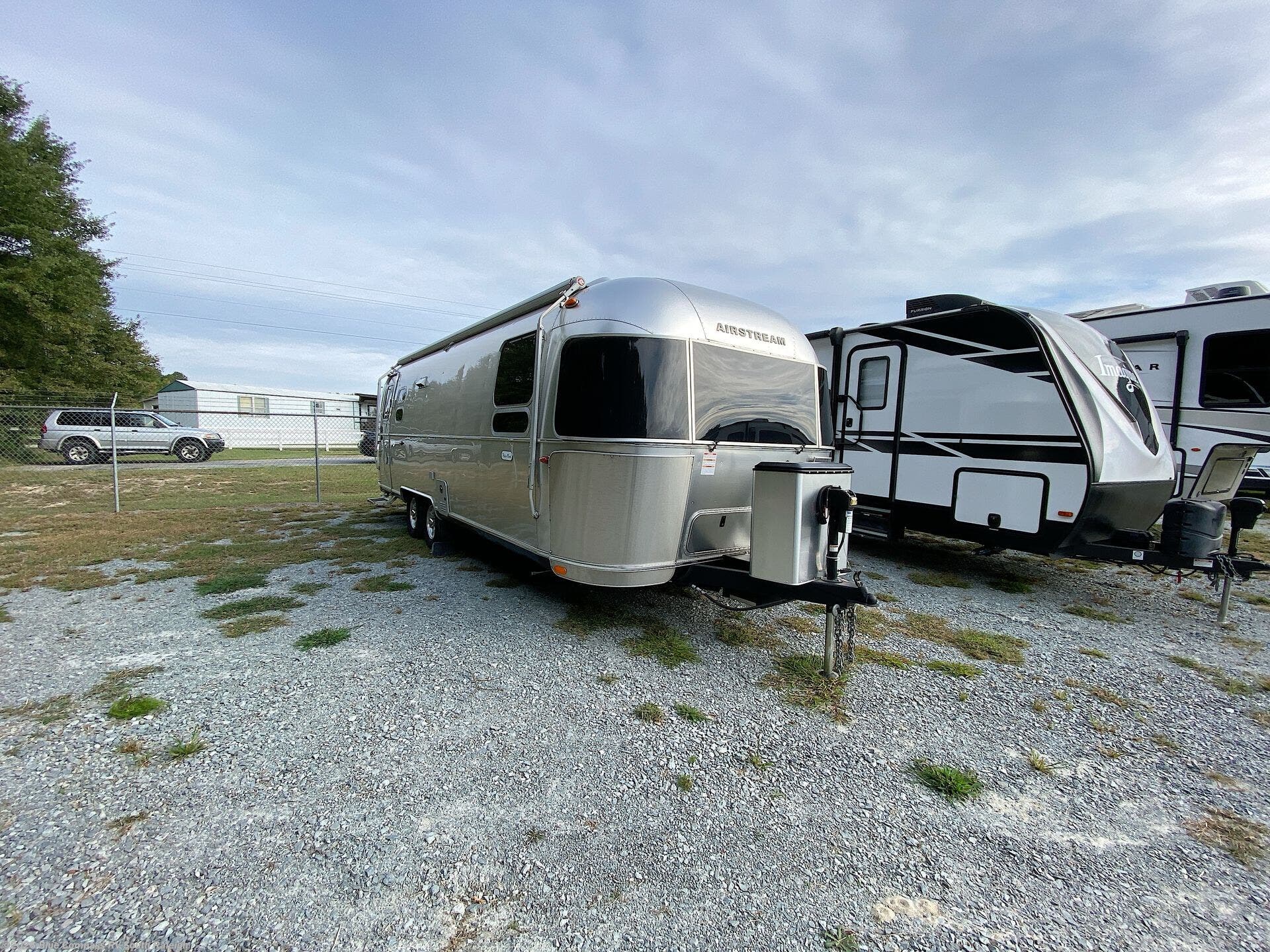 2023 Flying Cloud 27FB by Airstream from Blue Compass RV South Raleigh in Benson, North Carolina