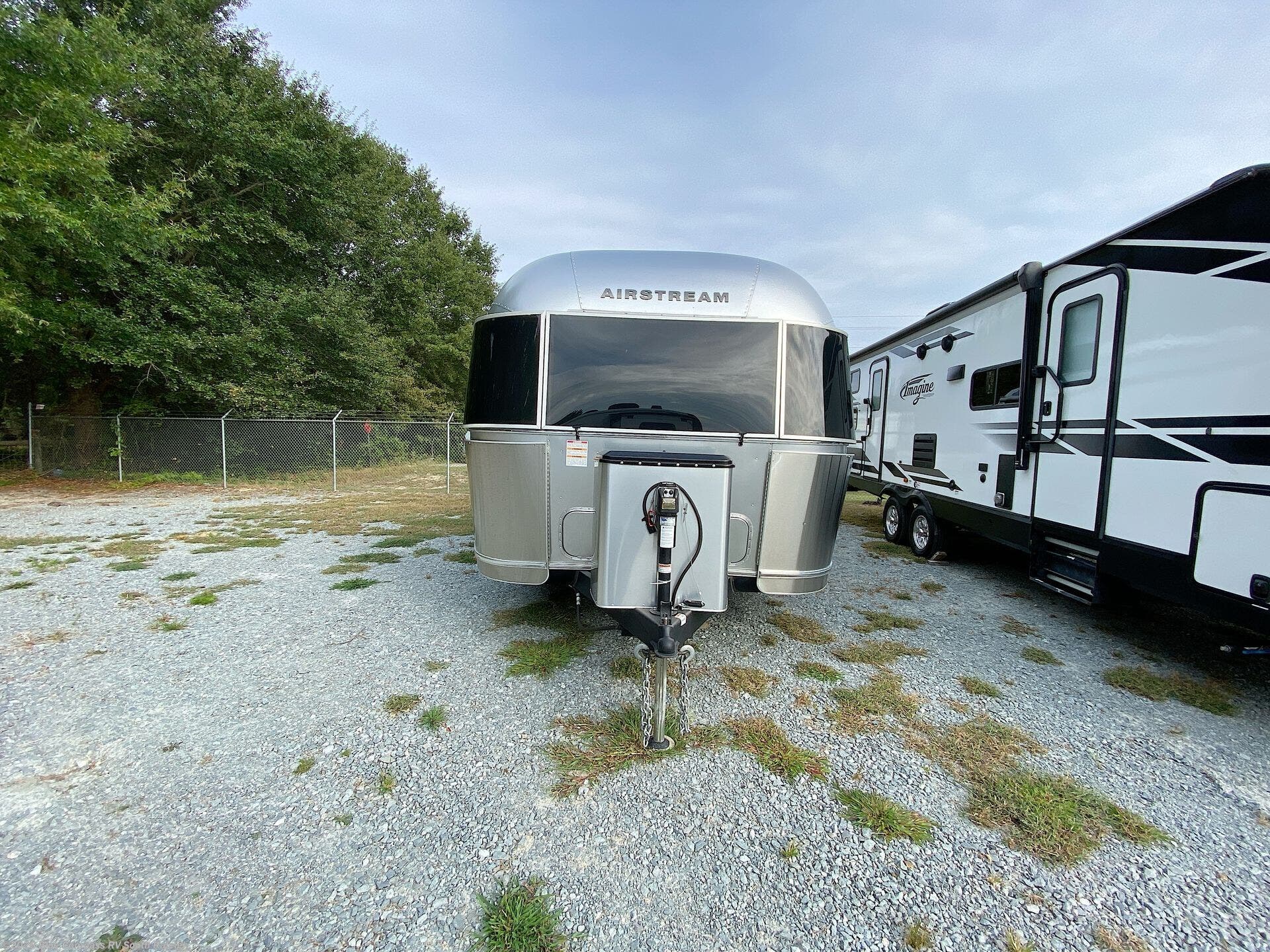 2023 Flying Cloud 27FB by Airstream from Blue Compass RV South Raleigh in Benson, North Carolina