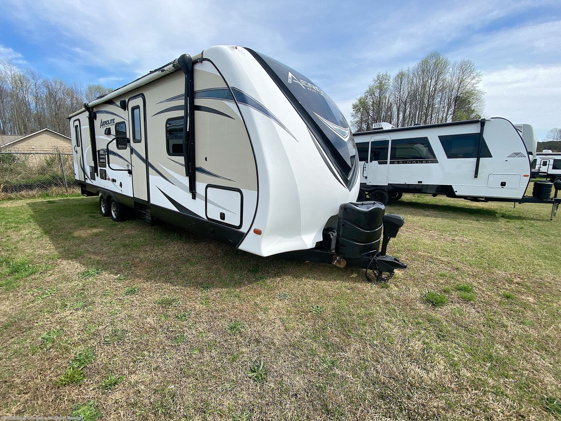 2017 Aerolite Luxury Class 282DBHS by Dutchmen from Blue Compass RV South Raleigh in Benson, North Carolina
