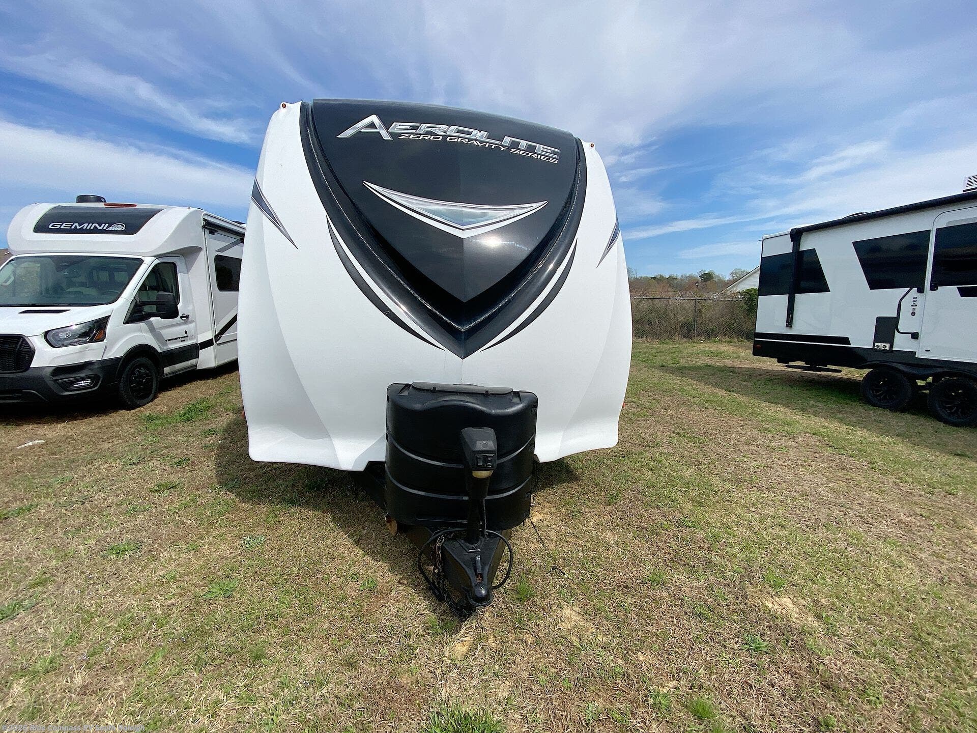 Used 2017 Dutchmen Aerolite Luxury Class 282DBHS available in Benson, North Carolina