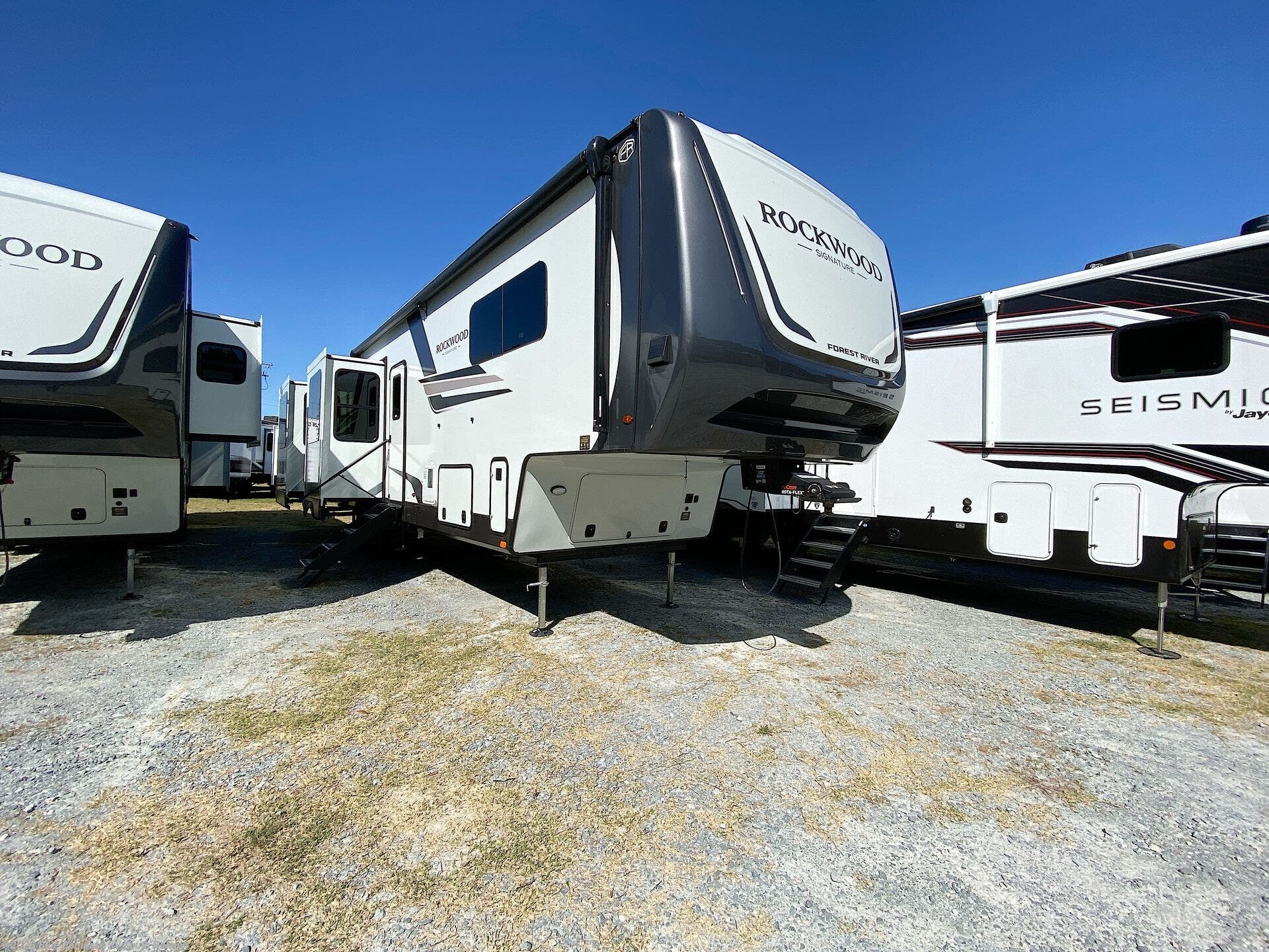 2026 Rockwood Signature 404SRK by Forest River from Blue Compass RV South Raleigh in Benson, North Carolina