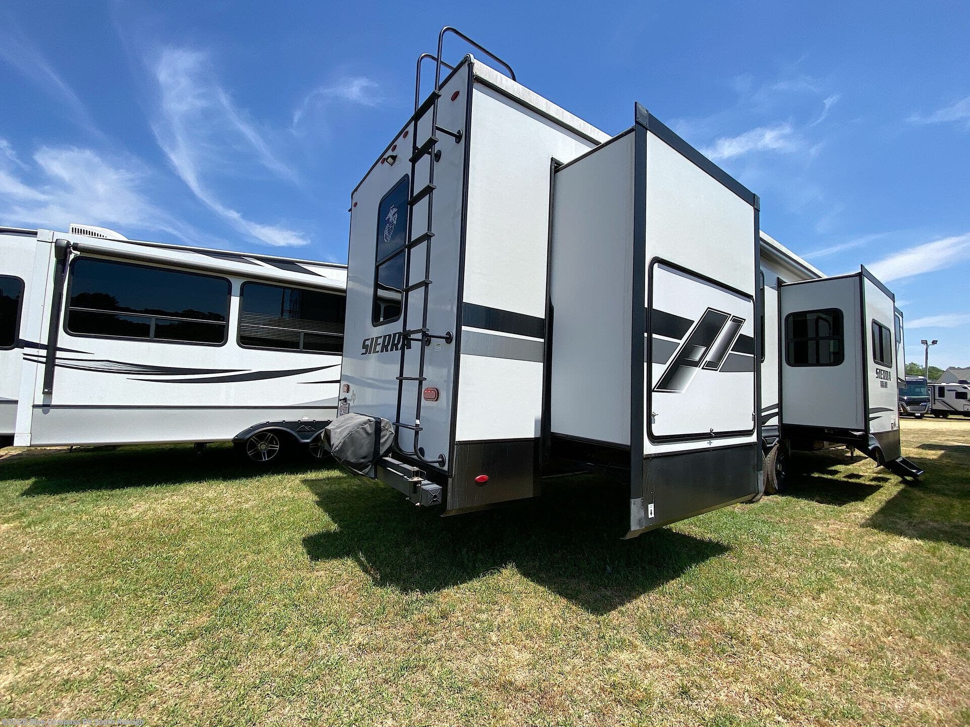 Used 2022 Forest River Sierra 38FKOK available in Benson, North Carolina