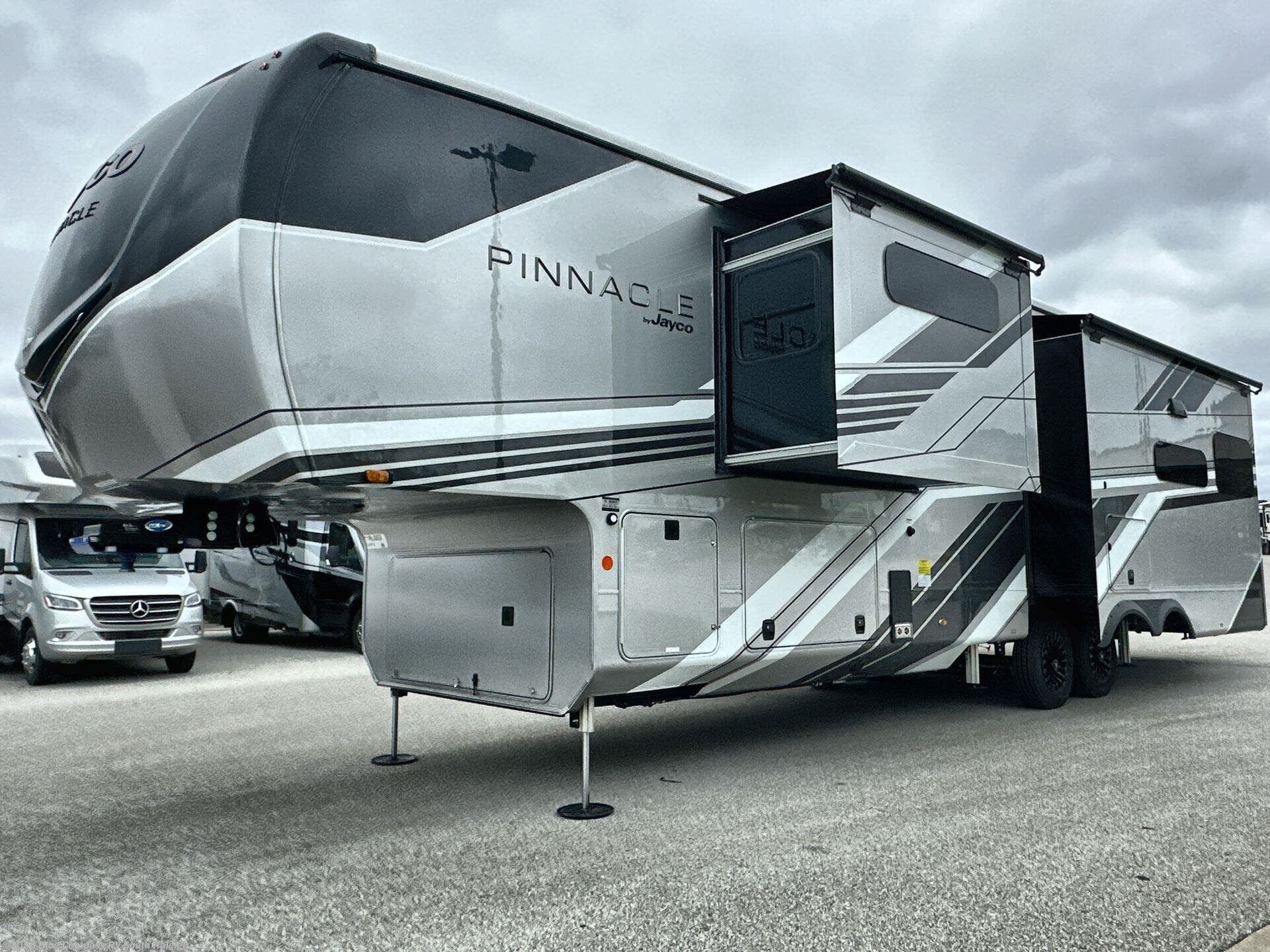 New 2026 Jayco Pinnacle 36FBTS available in Benson, North Carolina