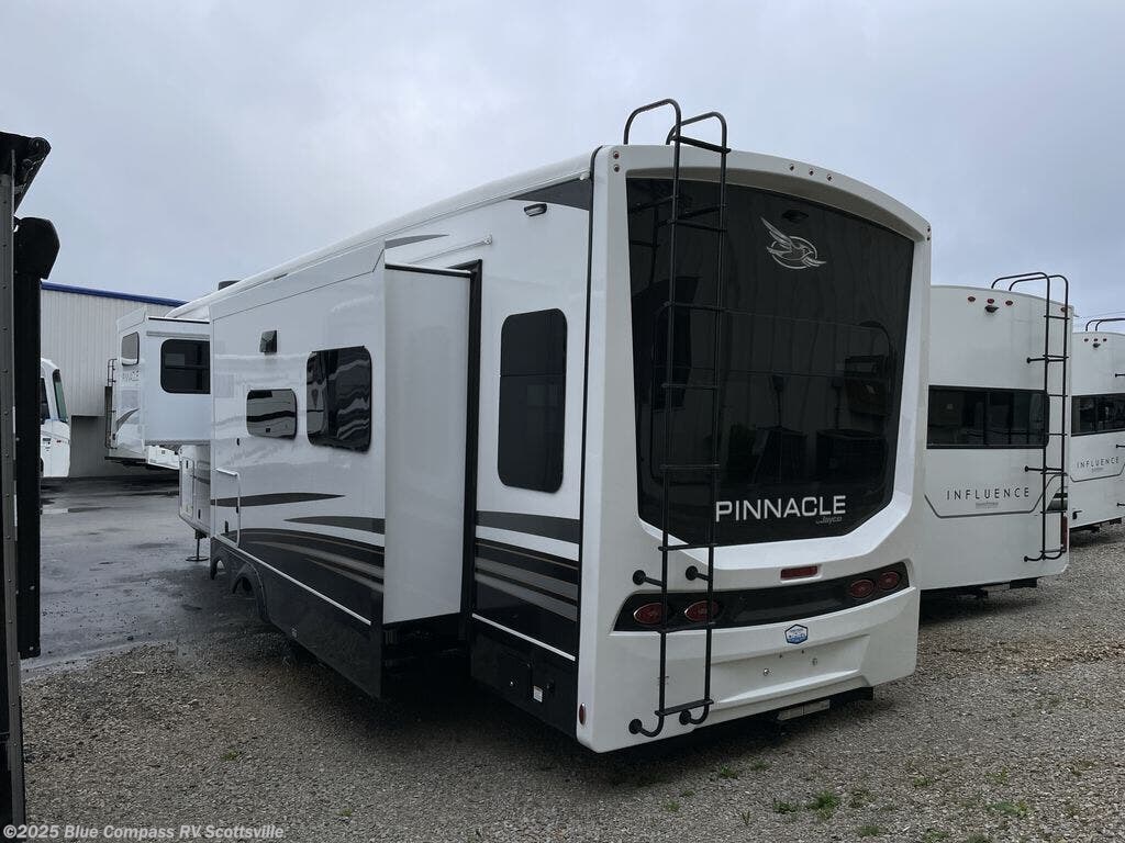 2024 Jayco Pinnacle 36FBTS RV for Sale in Scottsville, KY 42164