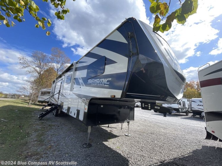 New 2025 Jayco Seismic Luxury Series 4113 available in Scottsville, Kentucky