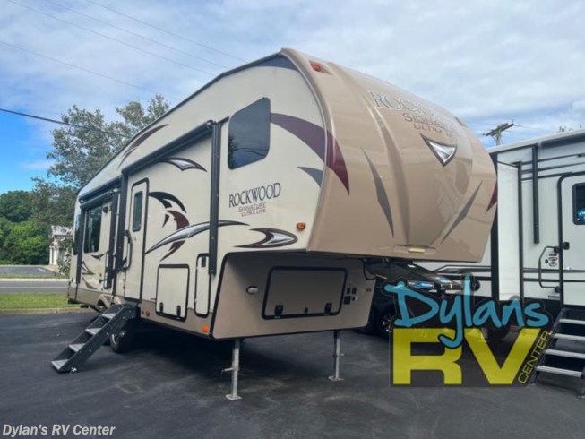 Used 2018 Forest River Rockwood Signature Ultra Lite 8289WS available in Sewell, New Jersey