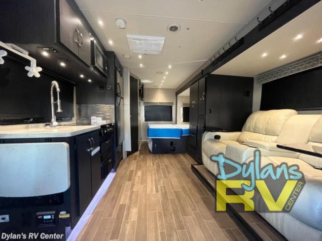 2018 isata 3 24FW by Dynamax Corp from Dylans RV Center in Sewell, New Jersey