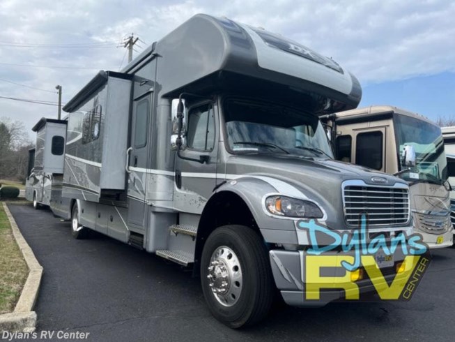 Used 2021 Dynamax Corp DX3 37TS available in Sewell, New Jersey