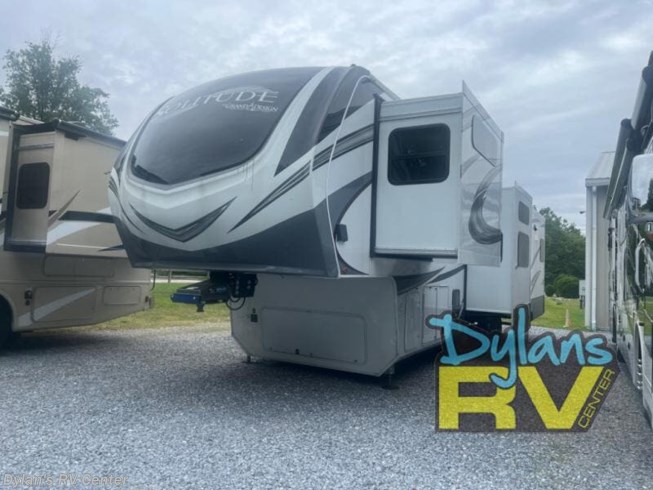 2022 Solitude 378MBS by Grand Design from Dylans RV Center in Sewell, New Jersey
