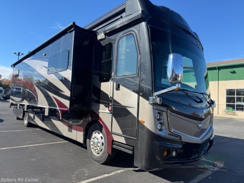 2019 Discovery 40m by Fleetwood from Campers Inn RV Signature Collection in Sewell, New Jersey