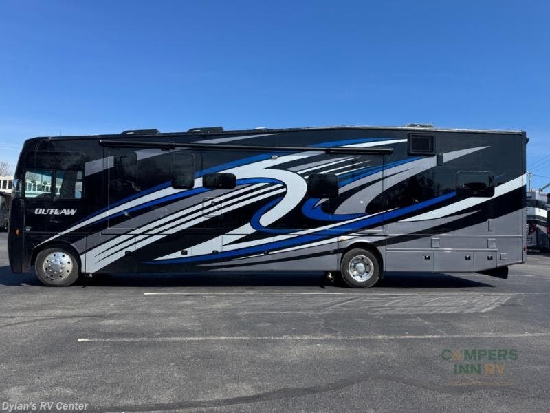 Used 2022 Thor Outlaw 38MB available in Sewell, New Jersey