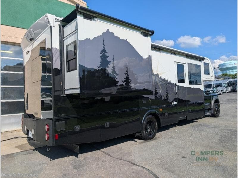 New 2027 Dynamax Corp isata 6 32KSF 4x4 available in Sewell, New Jersey
