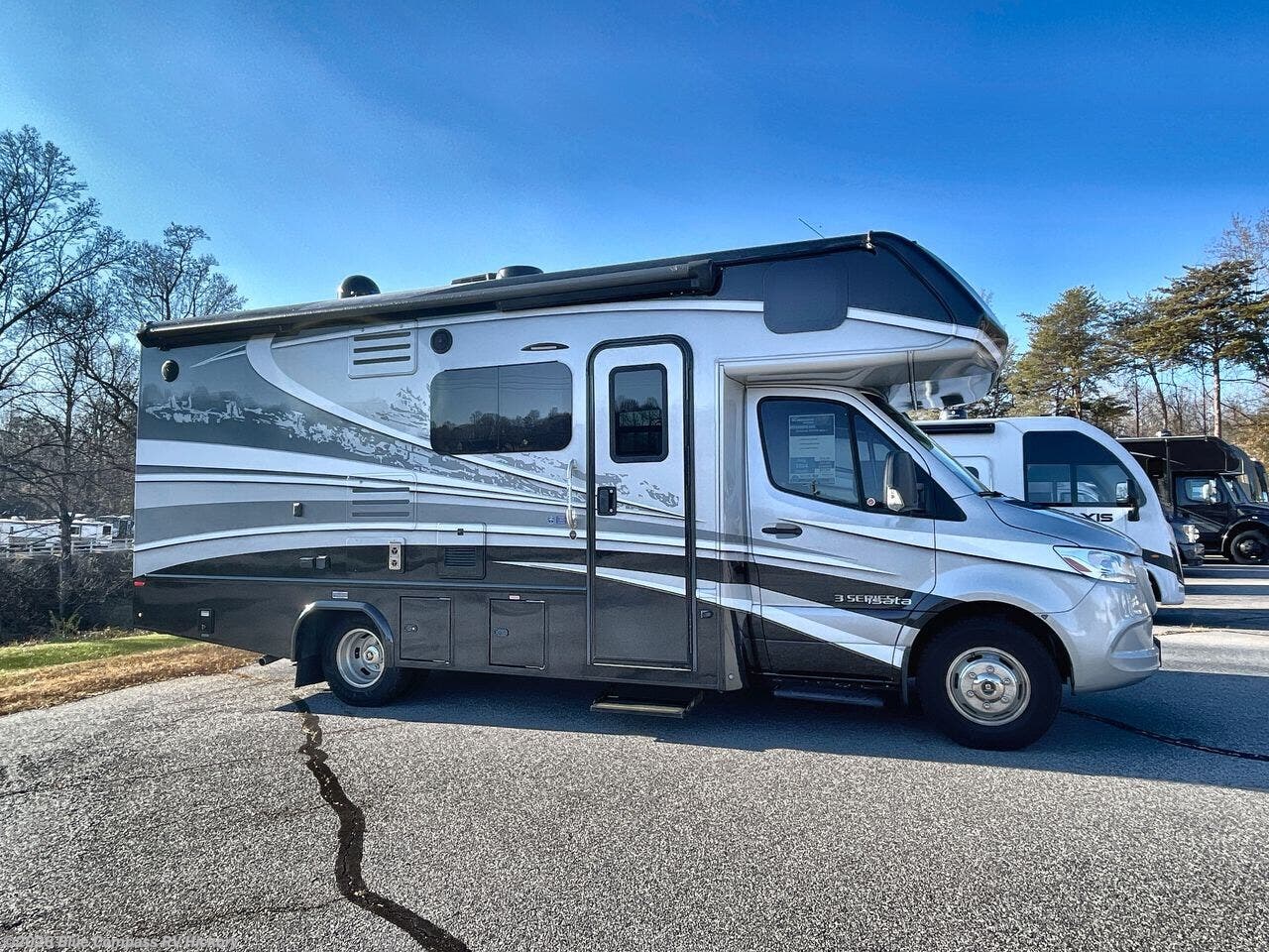 Used 2020 Dynamax Corp isata 3 24FW available in Claremont, North Carolina