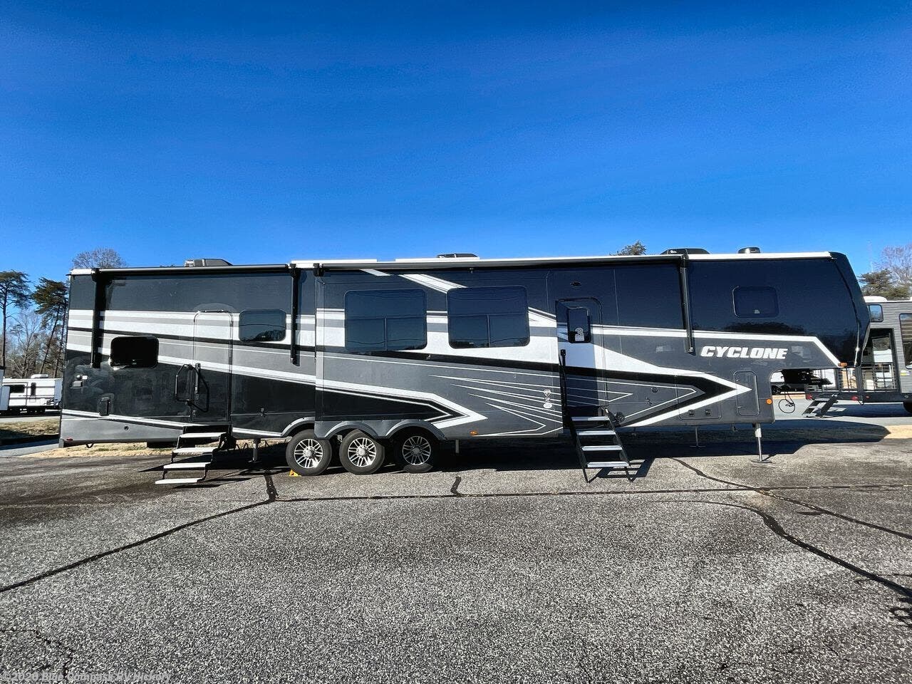 2026 Cyclone 3914 by Heartland from Blue Compass RV Hickory in Claremont, North Carolina