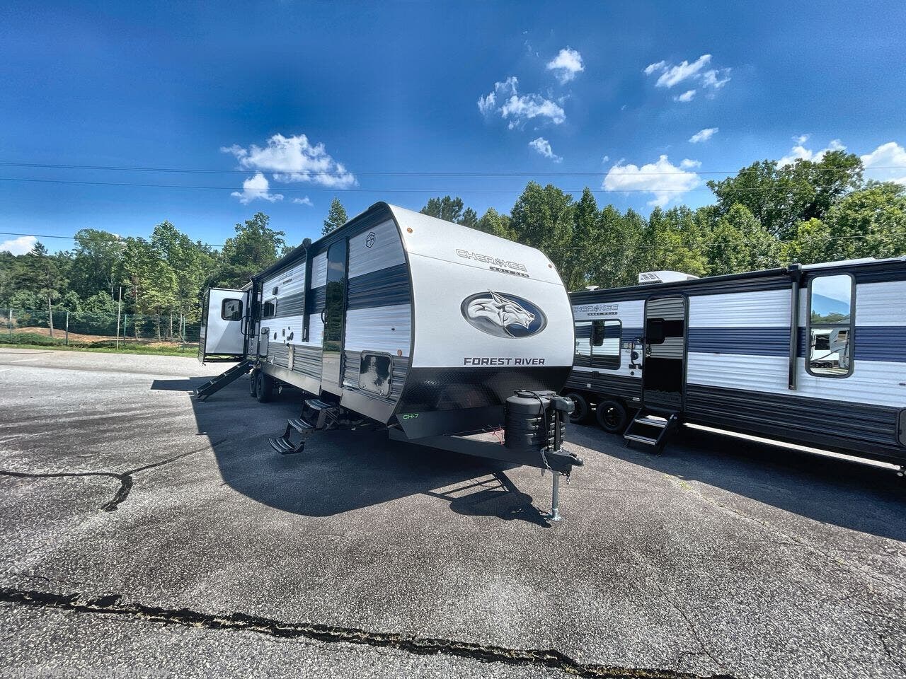 2025 Cherokee 306MM by Forest River from Blue Compass RV Hickory in Claremont, North Carolina
