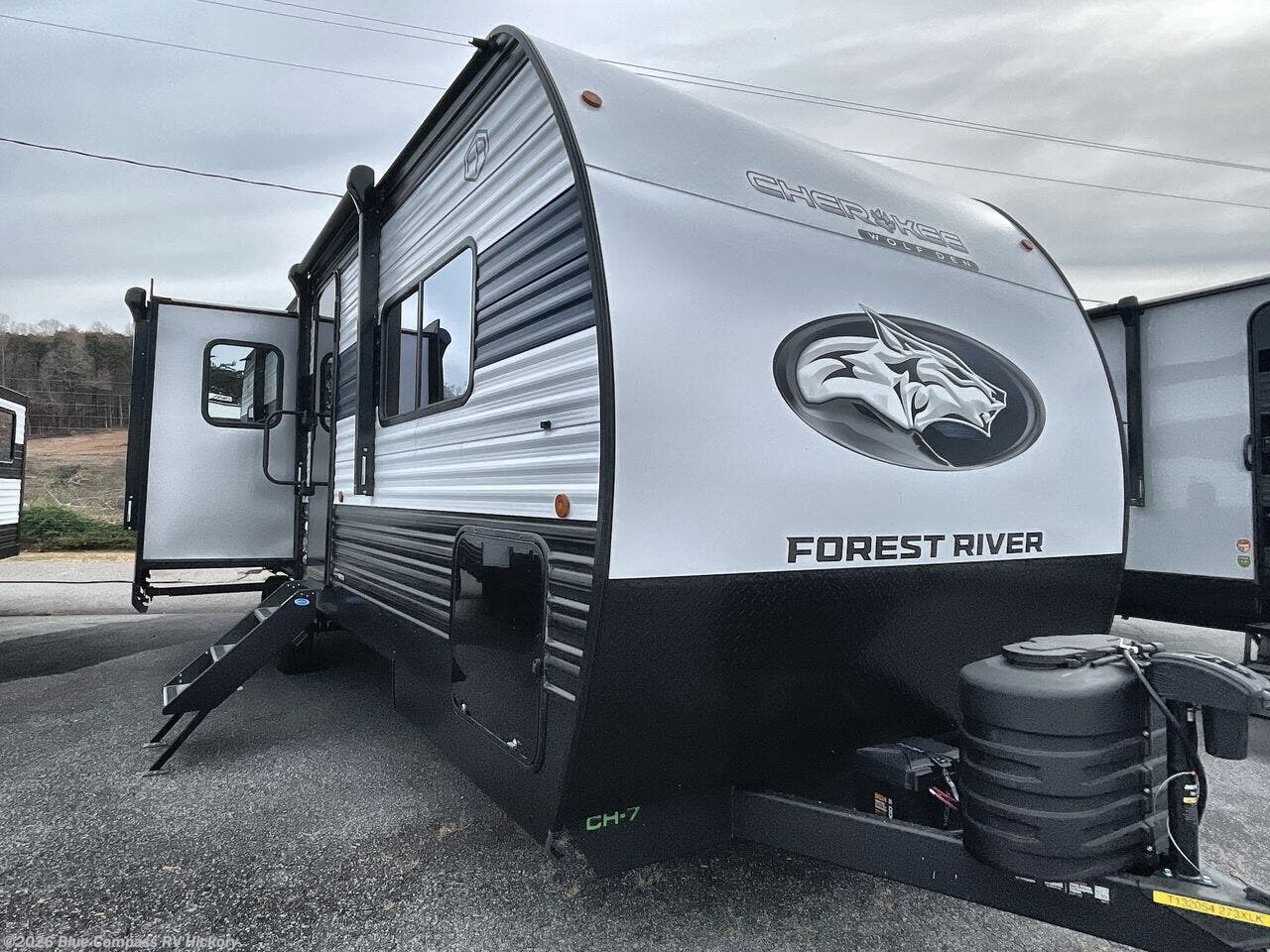 2026 Forest River Cherokee Wolf Den 273XLK - New Travel Trailer For Sale by Blue Compass RV Hickory in Claremont, North Carolina features Slideout