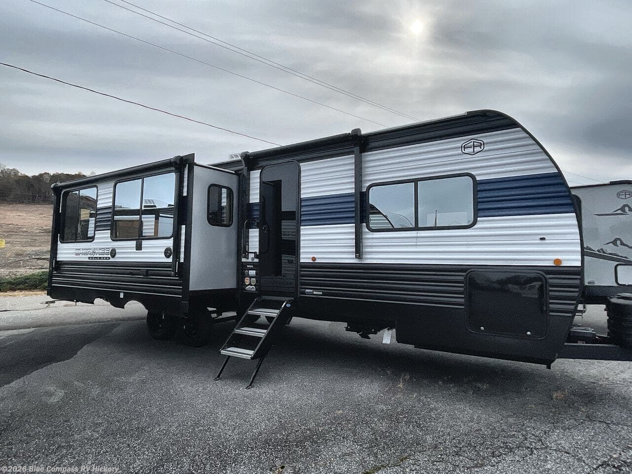 2026 Cherokee Wolf Den 273XLK by Forest River from Blue Compass RV Hickory in Claremont, North Carolina