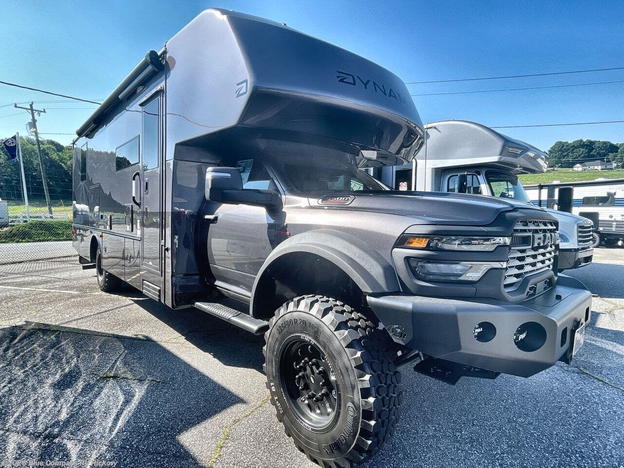 New 2026 Dynamax Corp isata 5 30FWDEX 4X4 Extreme Edition available in Claremont, North Carolina
