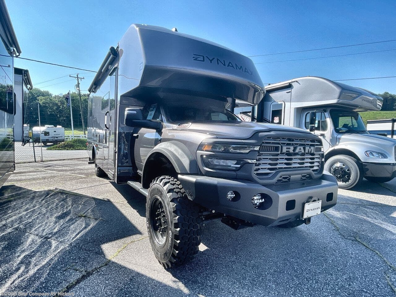 2026 isata 5 30FWDEX 4X4 Extreme Edition by Dynamax Corp from Blue Compass RV Hickory in Claremont, North Carolina
