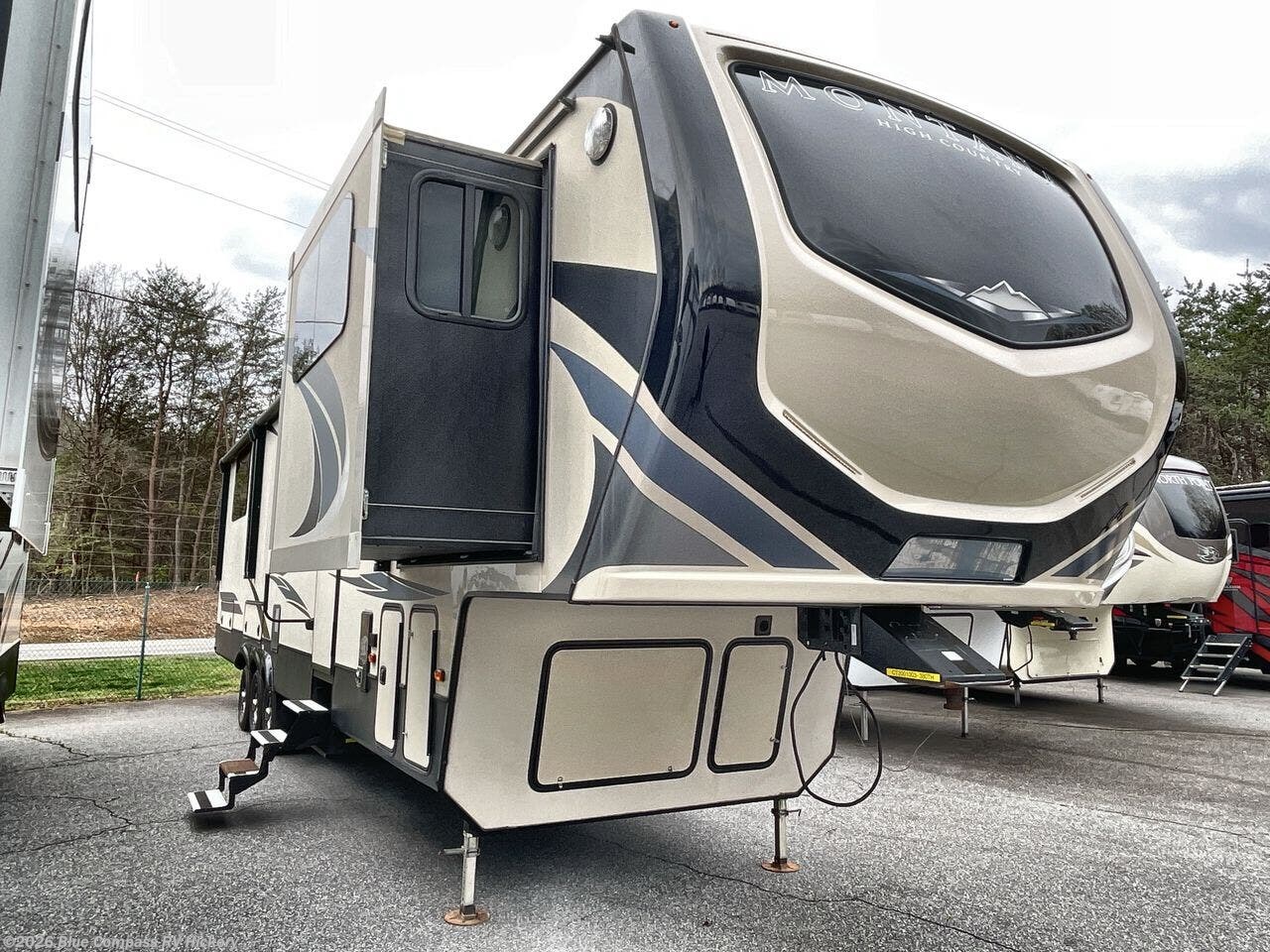 2018 Montana High Country 380TH by Keystone from Blue Compass RV Hickory in Claremont, North Carolina