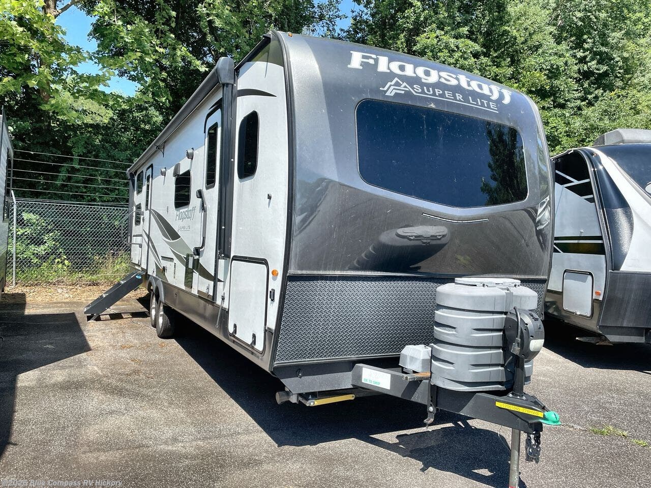 2024 Forest River Flagstaff Classic 27BHSW - Used Fifth Wheel For Sale by Blue Compass RV Hickory in Claremont, North Carolina
