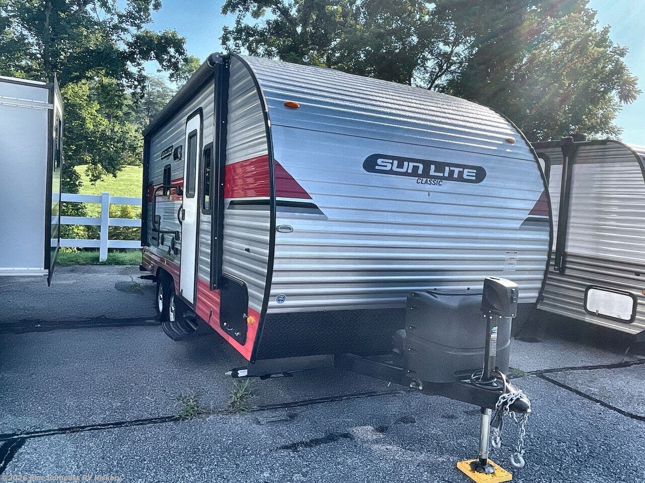 2020 Sun-Lite 21WQBS by Sunset Park RV from Blue Compass RV Hickory in Claremont, North Carolina