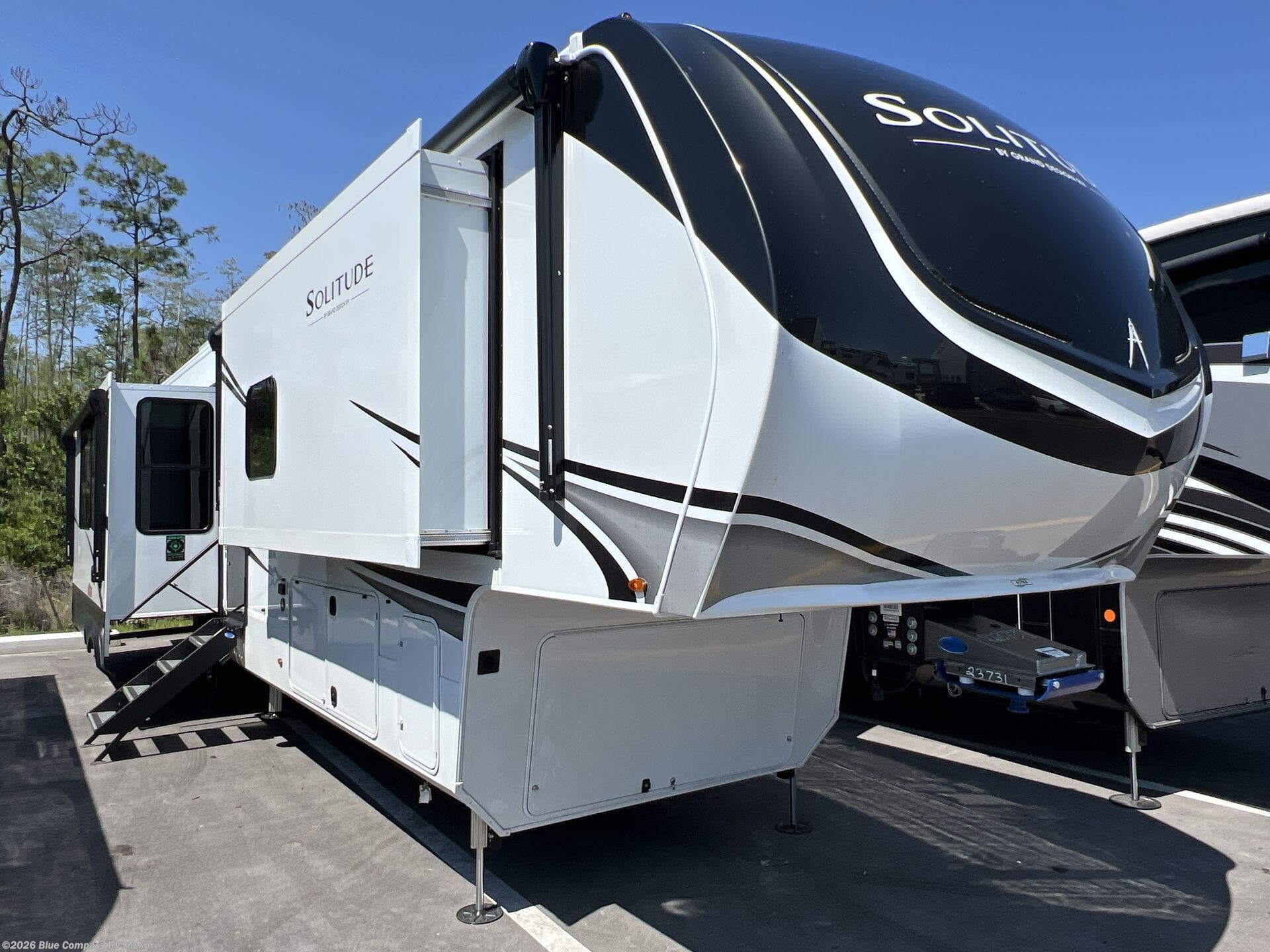 2026 Solitude 417KB by Grand Design from Blue Compass RV Hickory in Claremont, North Carolina