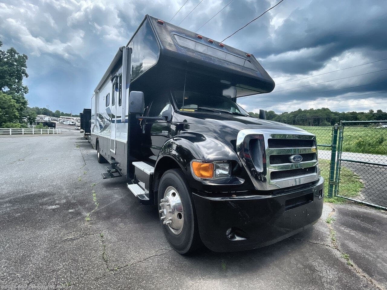 2006 Thor Motor Coach Four Winds Super C 39C - Used Super C For Sale by Blue Compass RV Hickory in Claremont, North Carolina
