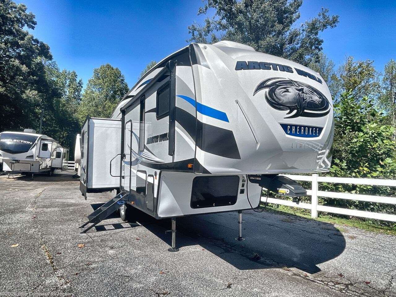2018 Cherokee Arctic Wolf 285DRL4 by Forest River from Blue Compass RV Hickory in Claremont, North Carolina