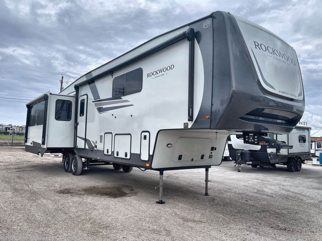 2026 Forest River Rockwood Signature 401SFB - New Fifth Wheel For Sale by Blue Compass RV Corpus Christi in Corpus Christi, Texas