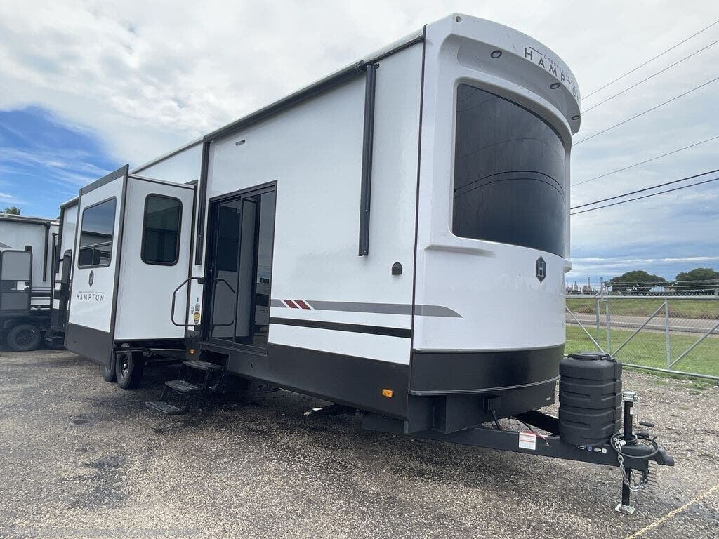 2026 Hampton 388FKL by CrossRoads from Blue Compass RV Corpus Christi in Corpus Christi, Texas