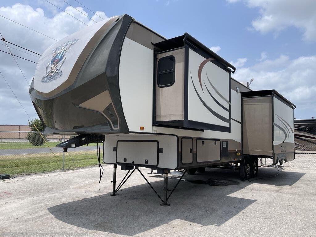 Used 2017 Highland Ridge Mesa Ridge 348RLS available in Corpus Christi, Texas