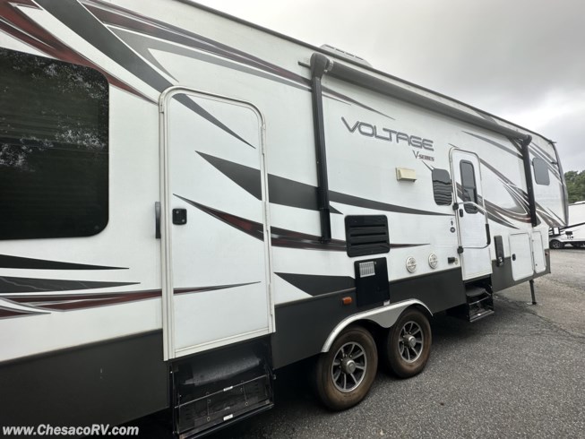 2016 Dutchmen Voltage 3005 - Used Toy Hauler For Sale by Chesaco RV in Joppa, Maryland