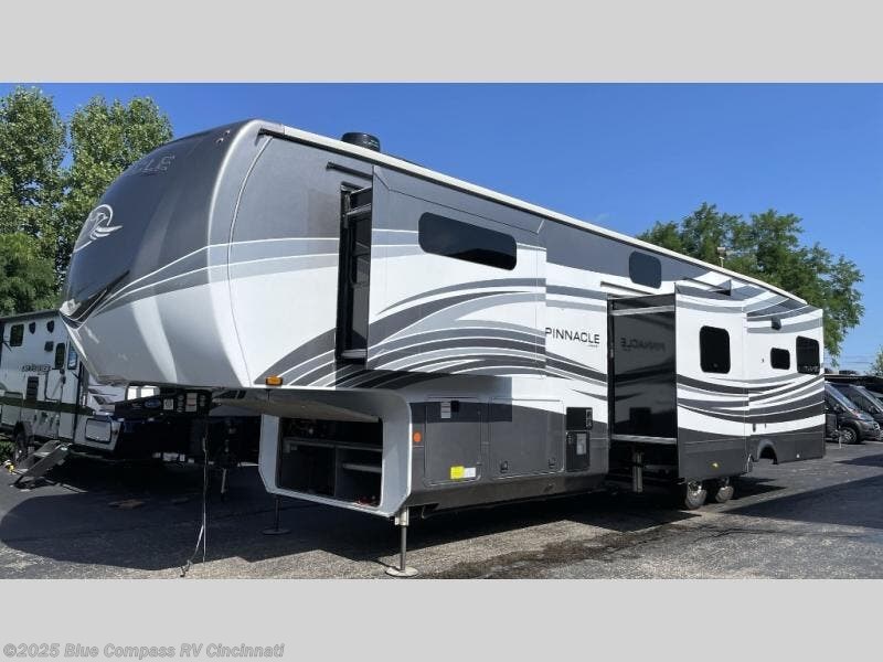 2022 Jayco Pinnacle 37MDQS RV for Sale in Cincinnati, OH 45251 T58258