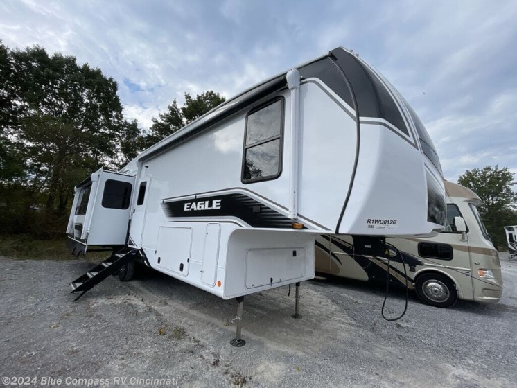 New 2025 Jayco Eagle 321RSTS available in Cincinnati, Ohio