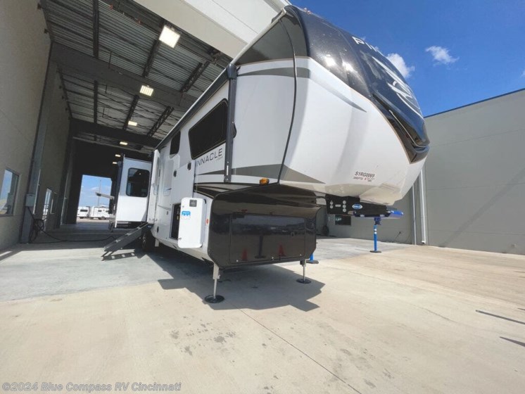 New 2025 Jayco Pinnacle 38KPTS available in Cincinnati, Ohio