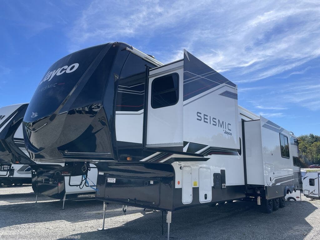 2026 Seismic 395 by Jayco from Blue Compass RV Cincinnati in Cincinnati, Ohio