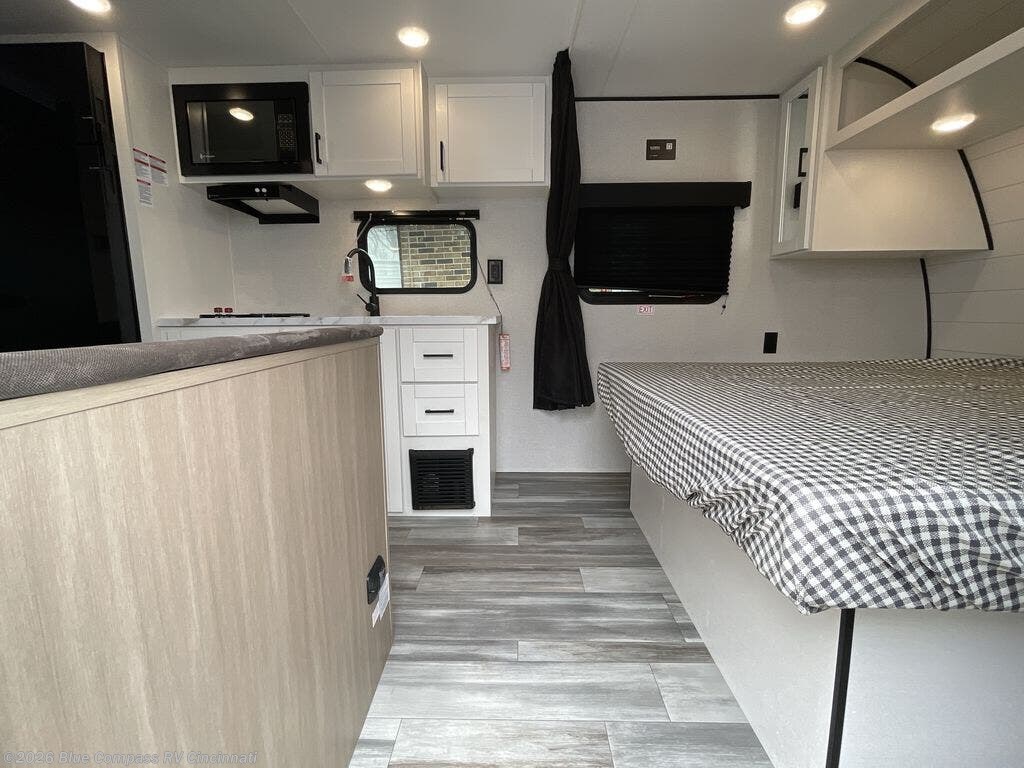 New 2026 Jayco Jay Flight SLX 175FQ available in Cincinnati, Ohio