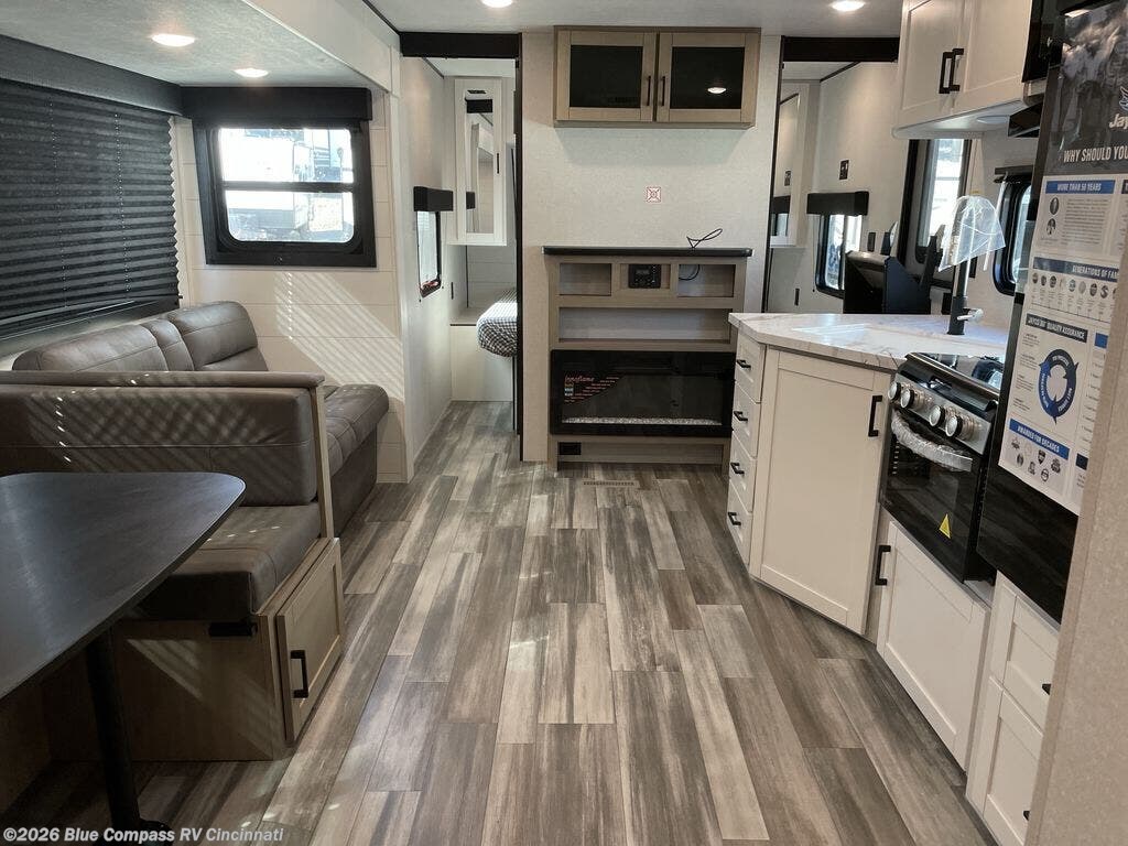 New 2026 Jayco Jay Flight SLX 321BDS available in Cincinnati, Ohio