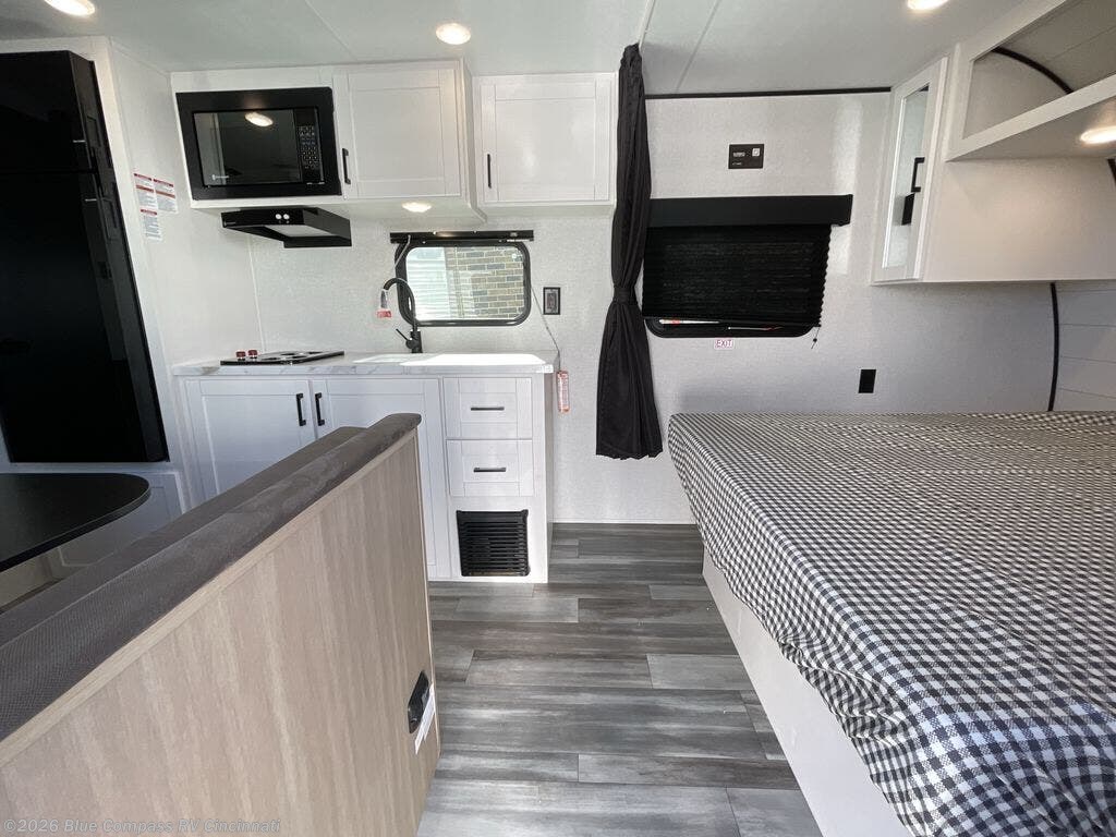 New 2026 Jayco Jay Flight SLX 175FQ available in Cincinnati, Ohio