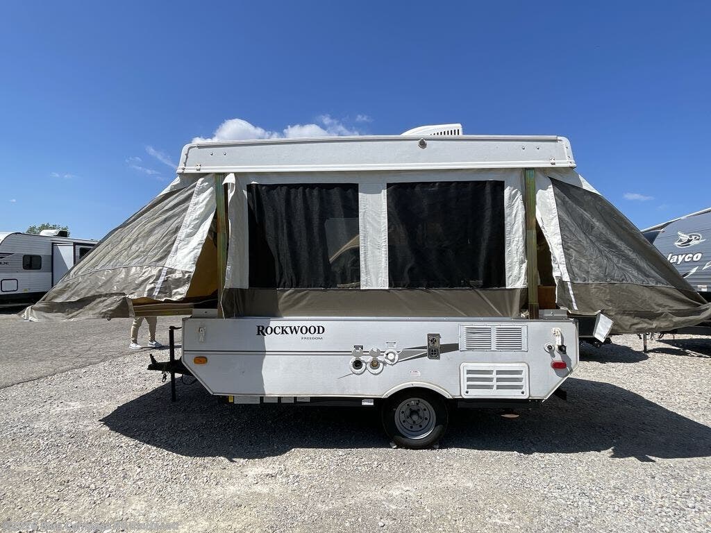 Used 2010 Forest River Rockwood Freedom LTD Series 1940LTD available in Cincinnati, Ohio