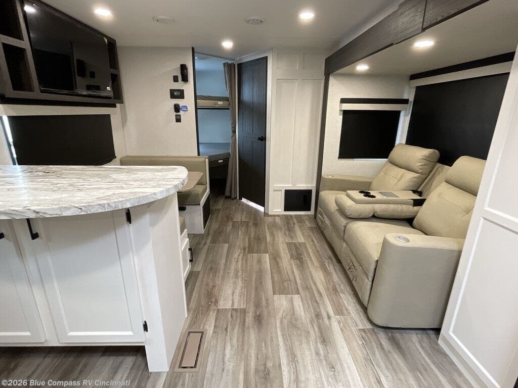 New 2026 Venture RV Stratus SR302VBH available in Cincinnati, Ohio